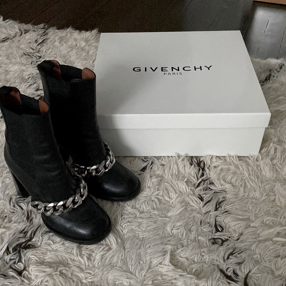 Givency Chelsea Chain boots size 35